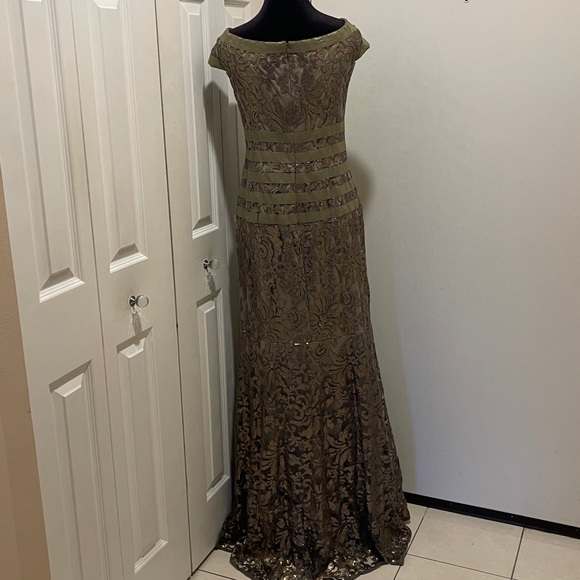 TADASHI SHOJI Elegant Gold Floral Gown - Picture 7 of 13